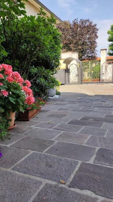 Prestigioso Appartamento Di 70Mq Vicino Milano Legnano Eksteriør bilde