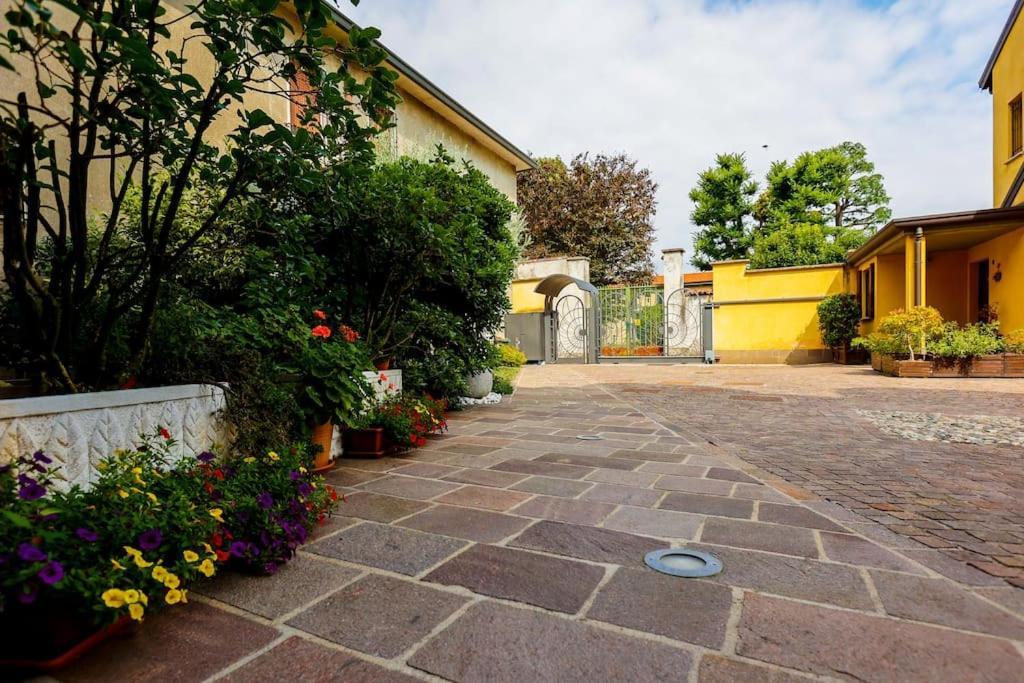 Prestigioso Appartamento Di 70Mq Vicino Milano Legnano Eksteriør bilde